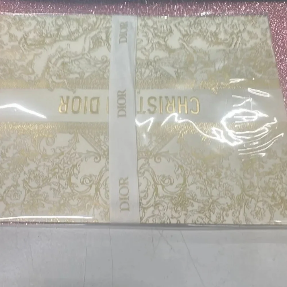 🛍CHRISTIAN DIOR GIFT BAG WITH RIBBON LIMITED EDITION  BRAND NEW/SEALED - Picture 5 of 5